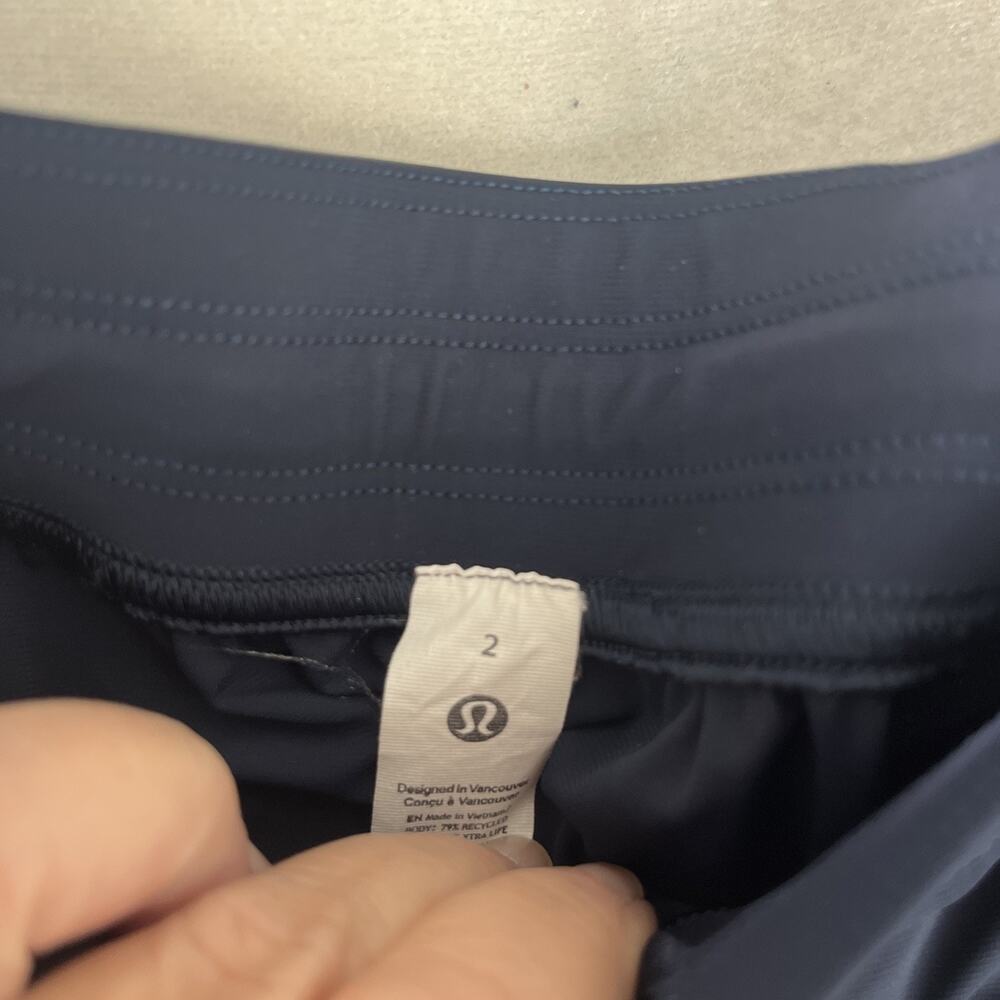 Lululemon Women's Lightweight Joggers Navy Size 2 Zip Ankle Pockets Nylon Wickin - Picture 11 of 11